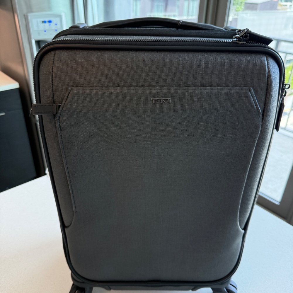 Brand new TUMI International Dual Access 4 wheeled carry on - ASHTON Collection